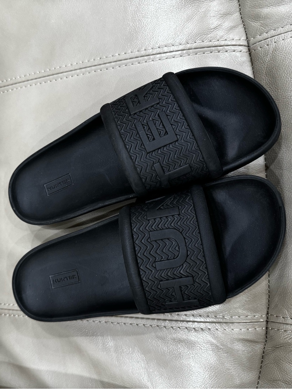 HUNTER Men's Black Slides US9 UK8 EU42